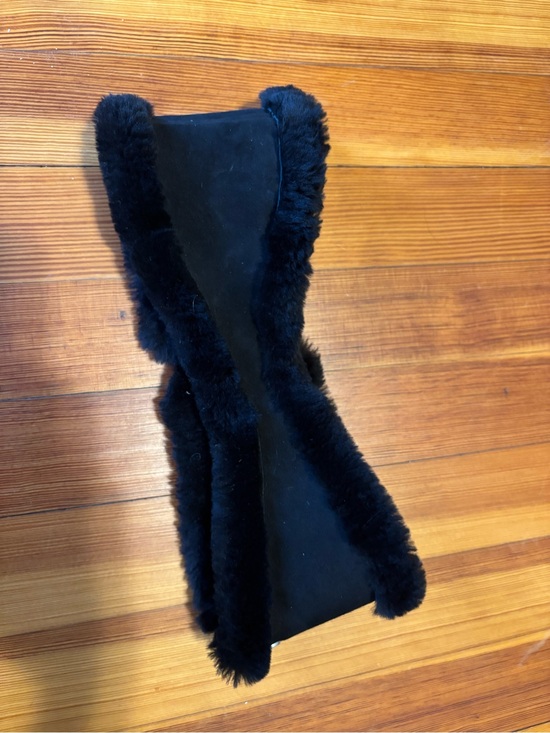 UGG logo-patch faux-fur Headband | Black | FARFETCH ID UGG Black Shearling Ear Warmer Headband